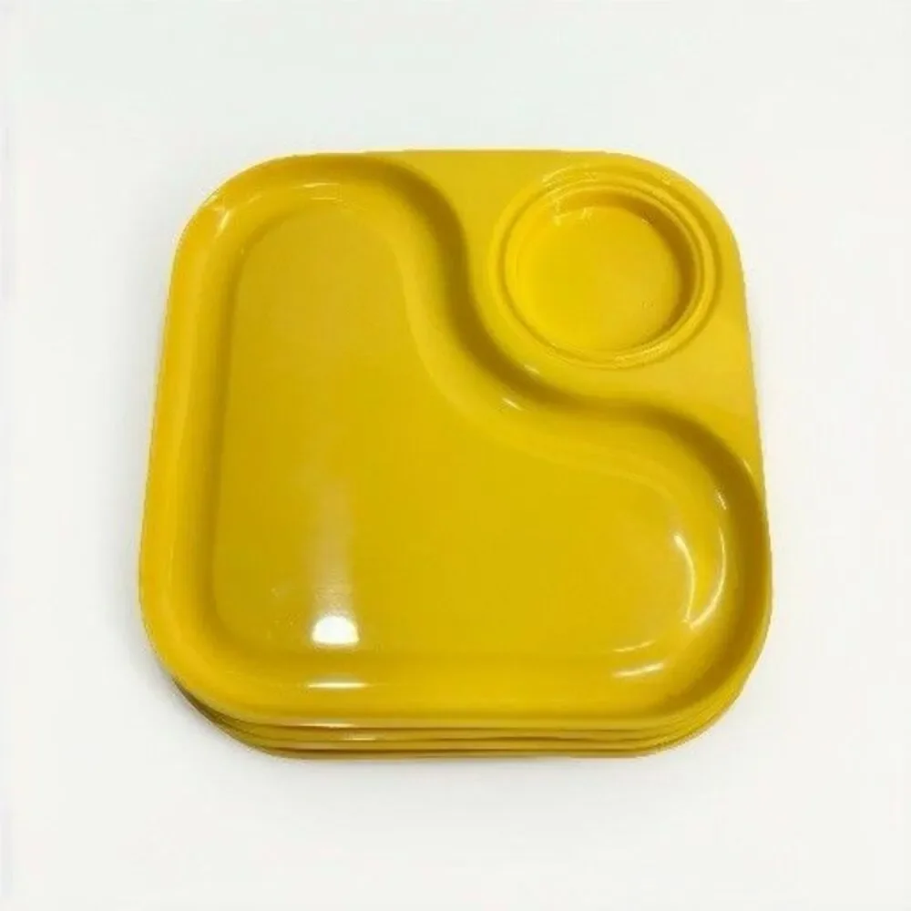 VTG Beacon Volari 8 Piece Set Plastic Yellow (4) Cups (4) Trays Stacking MCM USA